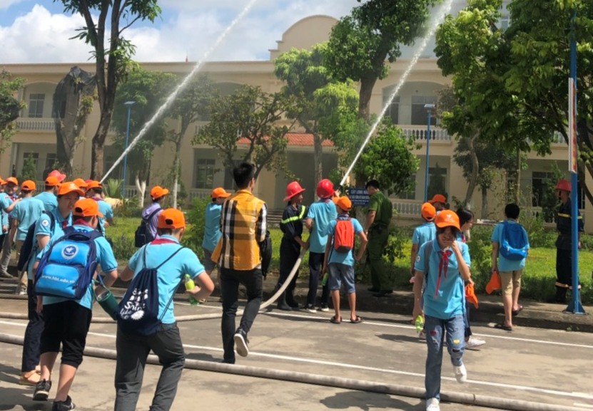 87 học sinh tham gia trải nghiệm làm chiến sỹ Cảnh sát phòng cháy chữa cháy